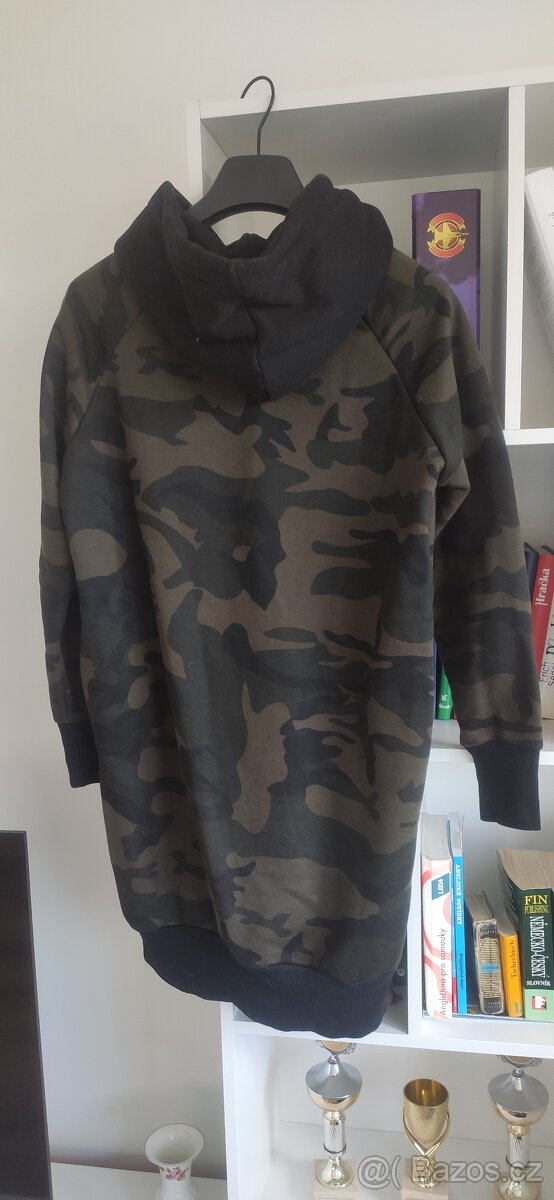 Dlouhá maskovaná mikina