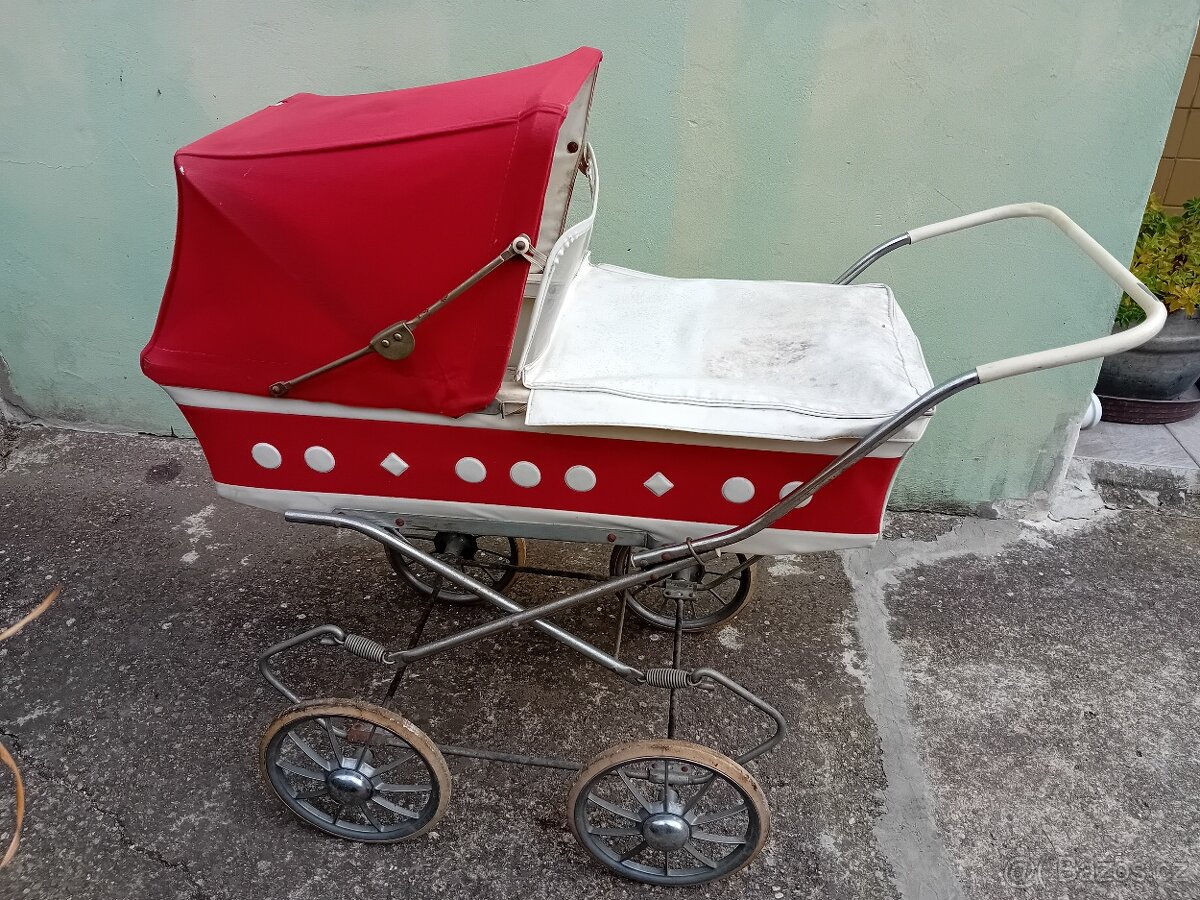 Kočárek na panenku