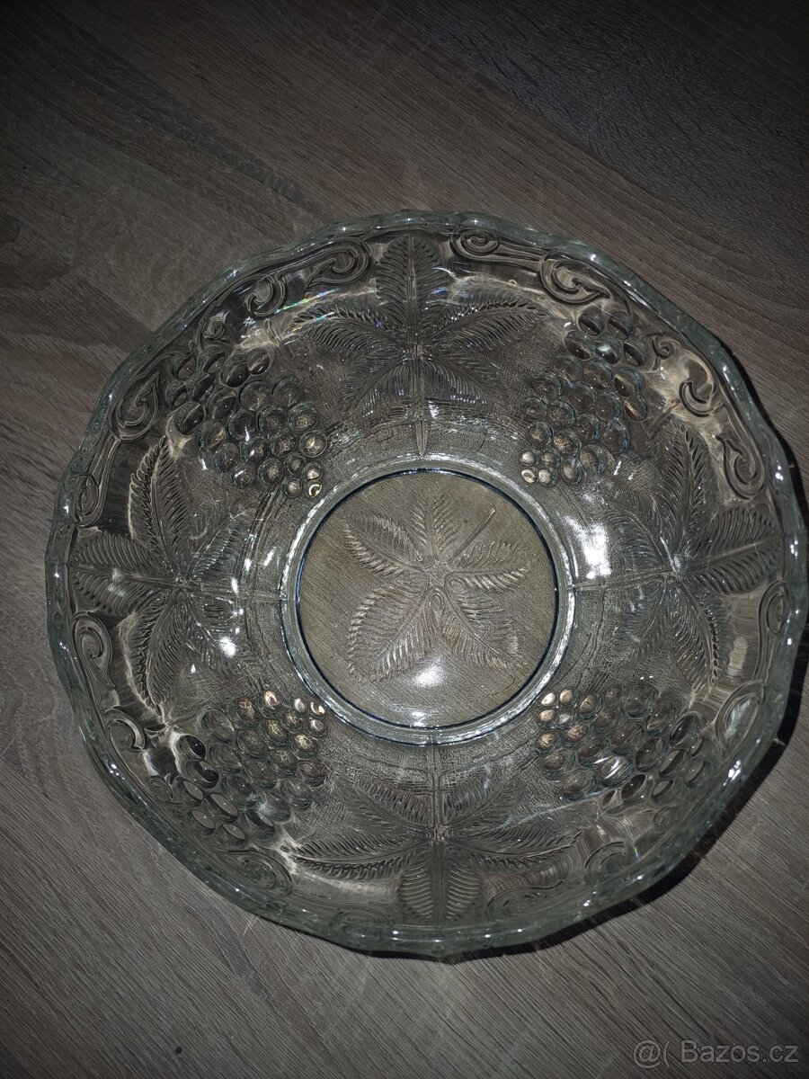 Skleněná mísa na ovoce