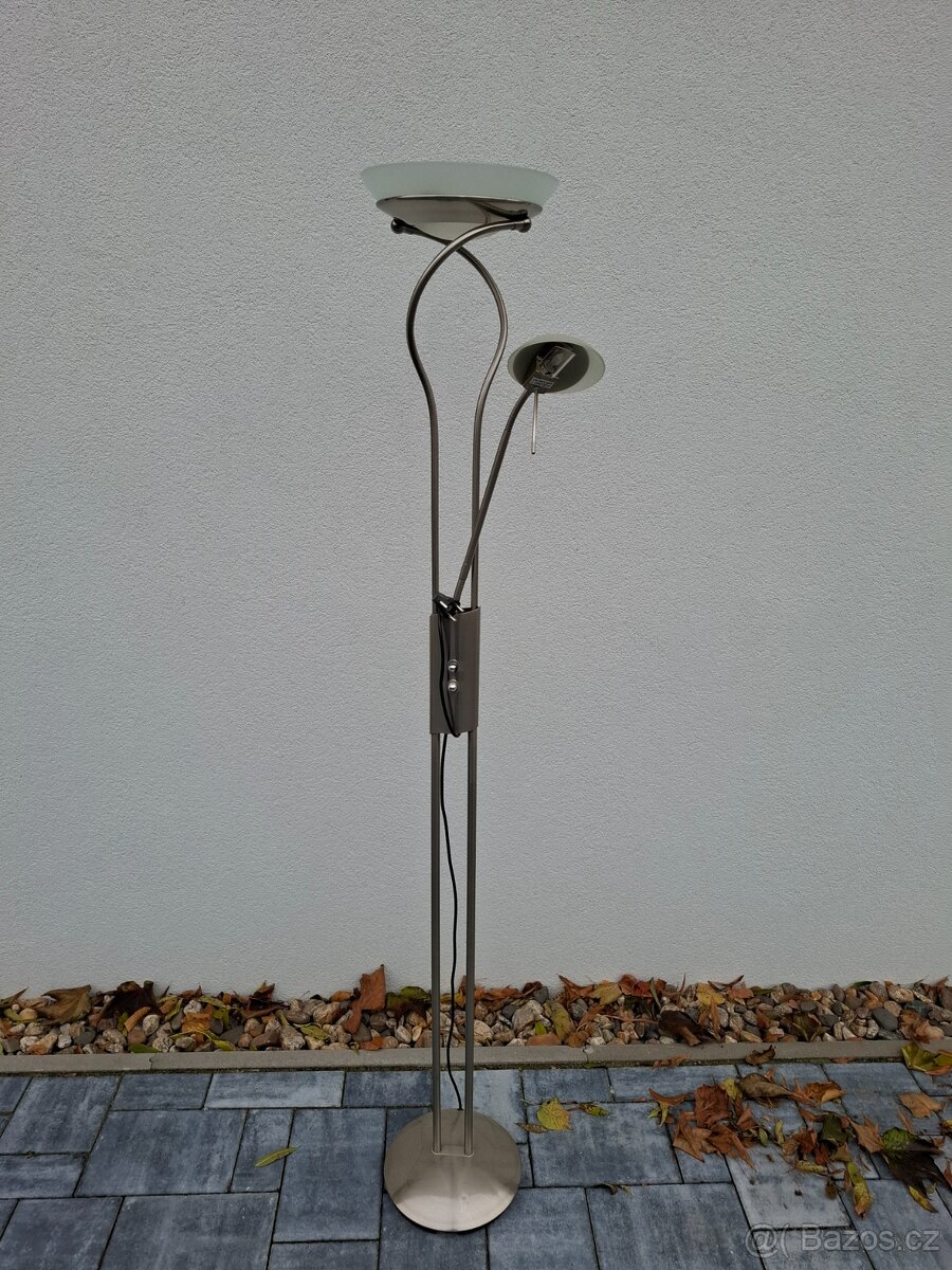 Stojací lampa