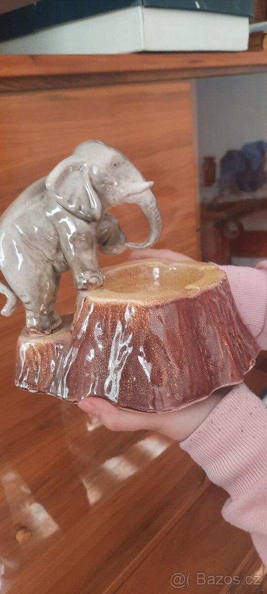 Starožitný keramický popelník