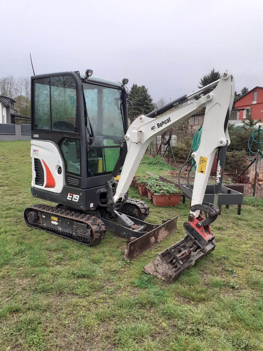 Prodám minirypadlo Bobcat E19