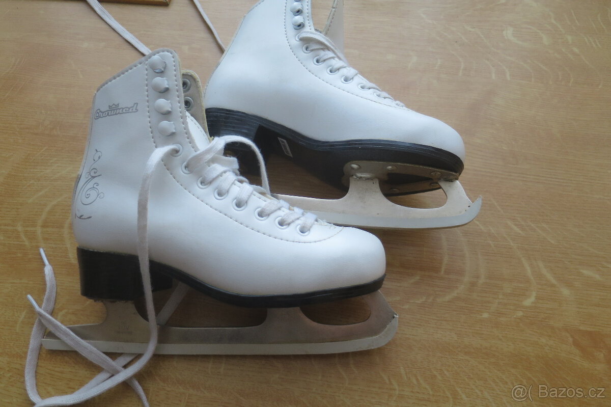 Dívčí bílé krasobruslařské boty jako nové vel. 33+chrániče