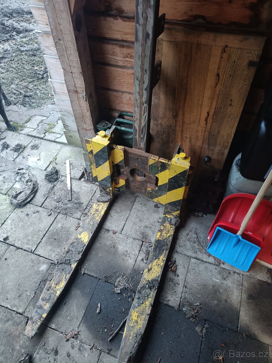 Prodám paletové vidle za traktor
