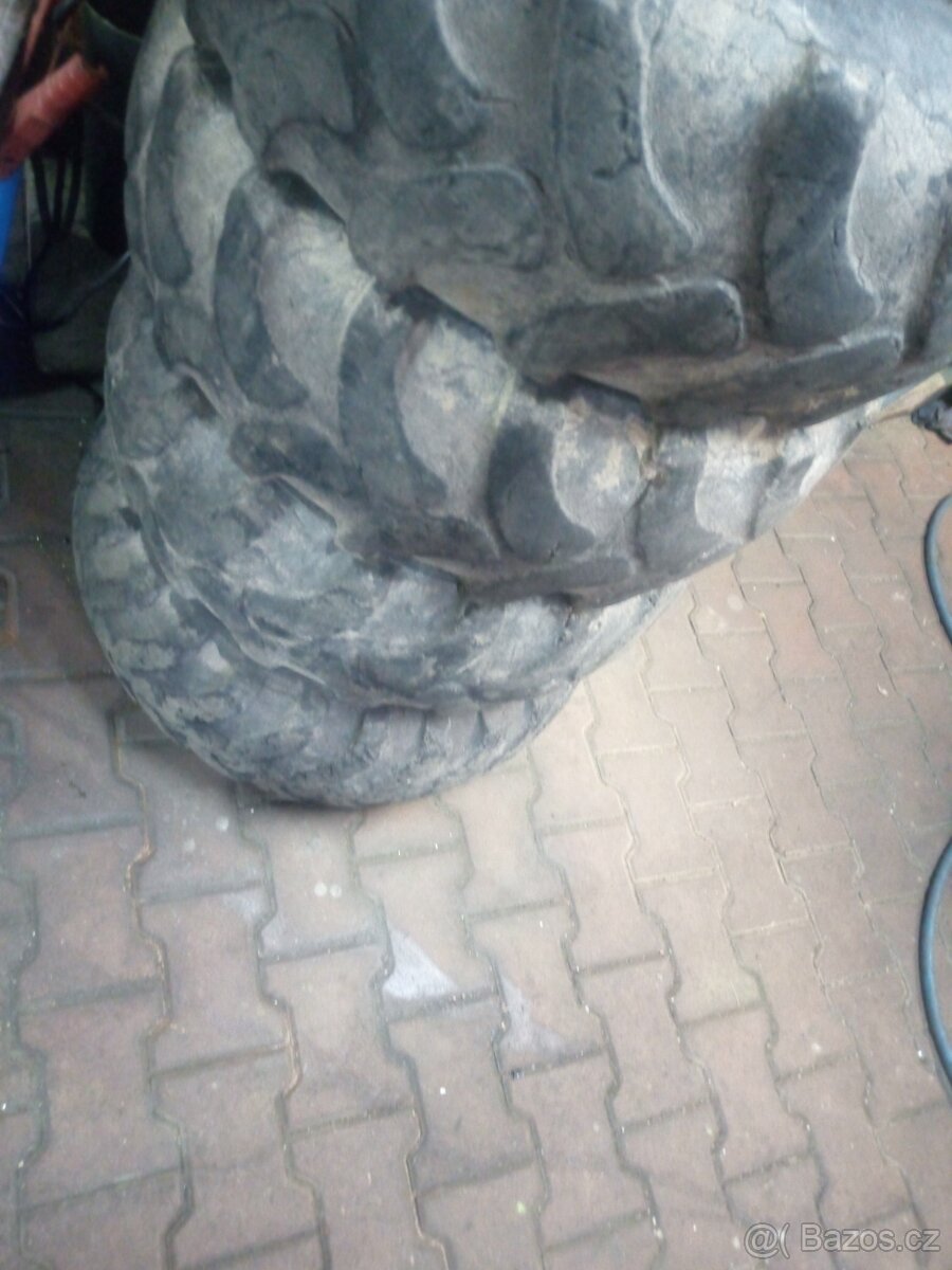 Smykový nakladač Locust 750..Unc, Novotný