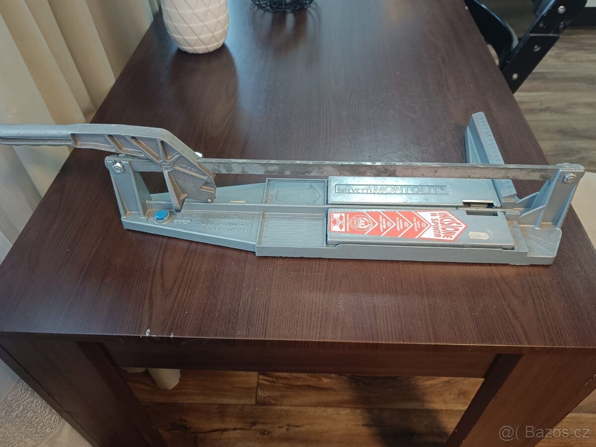 Řezačka obkladů a dlaždic MINIMONTOLIT 43A