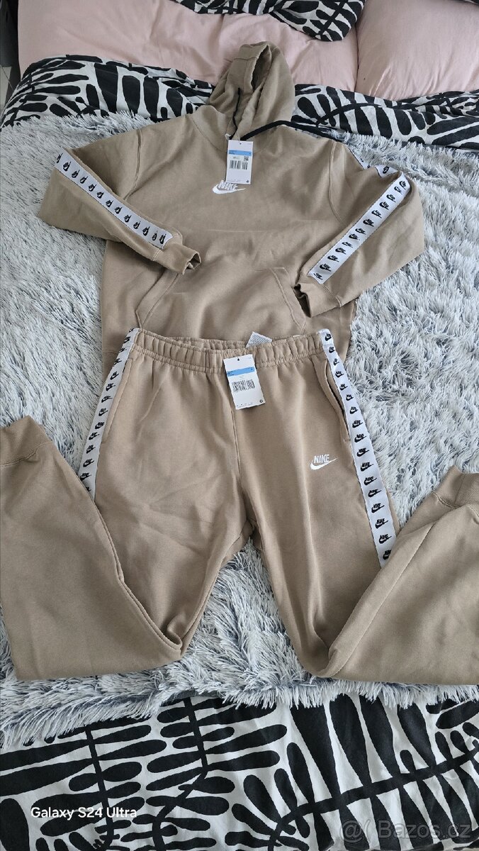 Nike souprava M,L