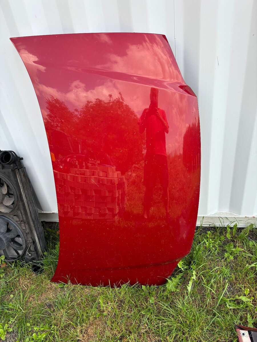 VW Touran r.v. 2008 kapota