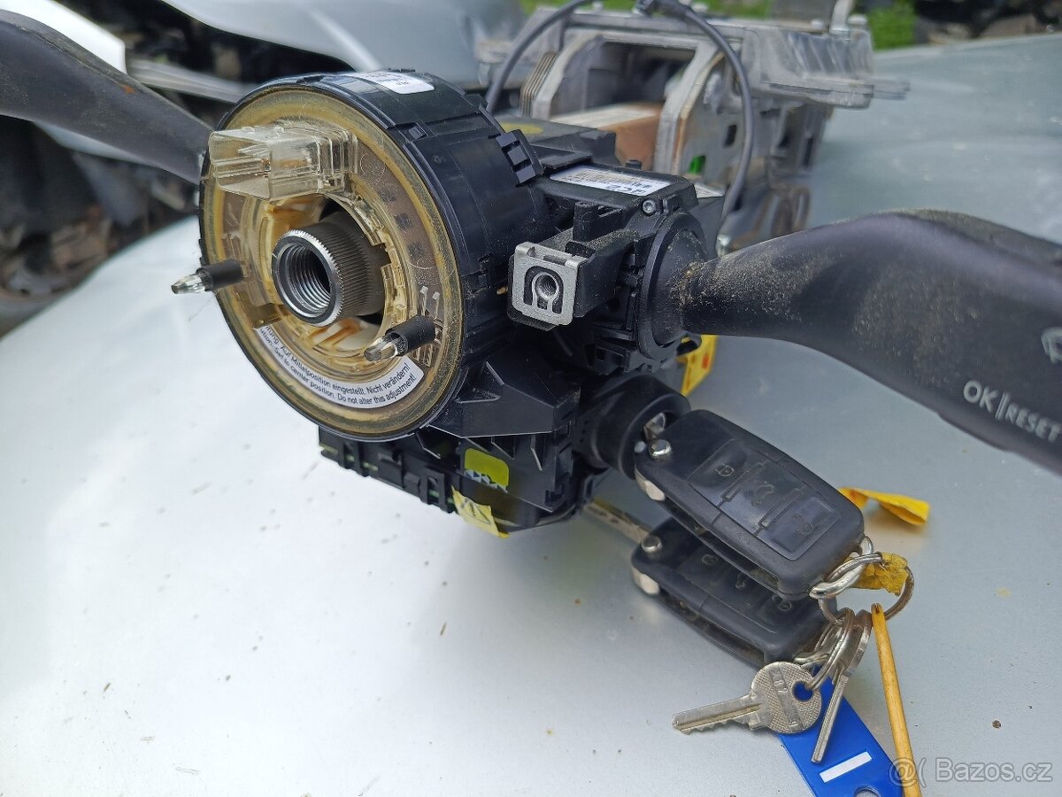 Prodám sloupek řízení s páčkama a spínačkou na Škoda Octavia