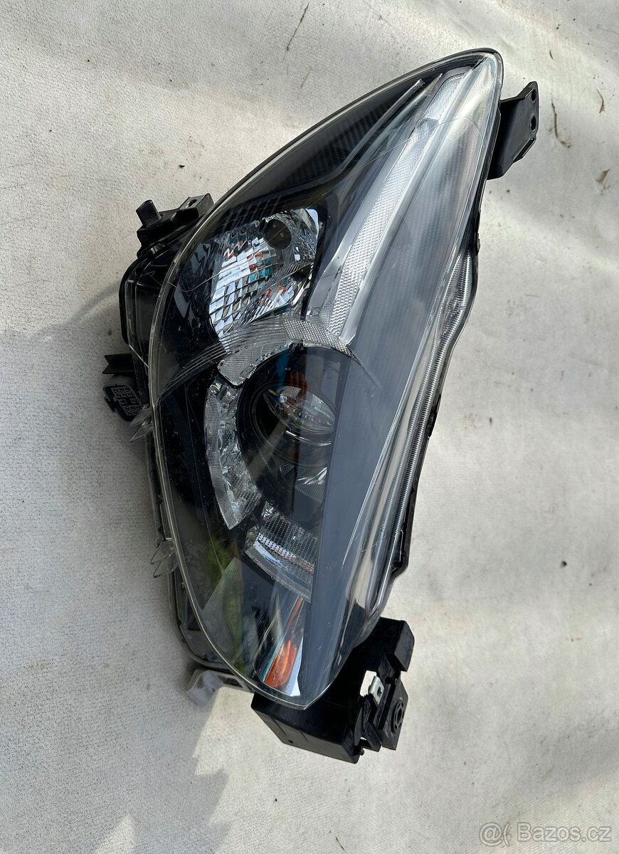 Mazda 2 DD, LED pravý přední světlomet