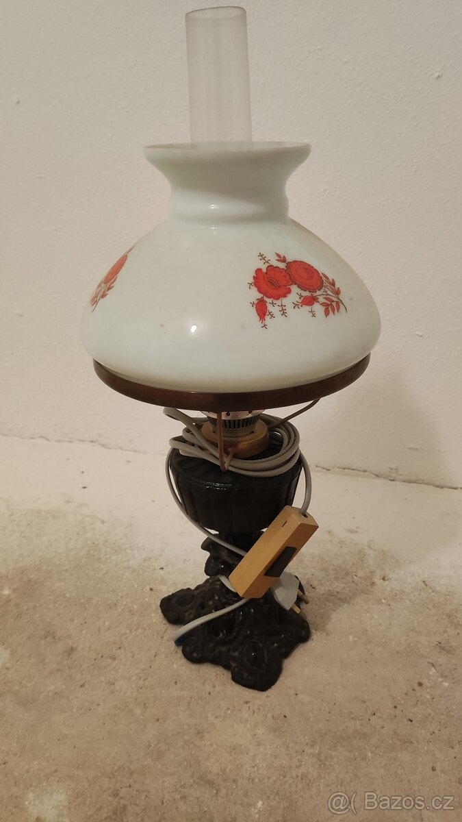 Retro kovová stolní lampa