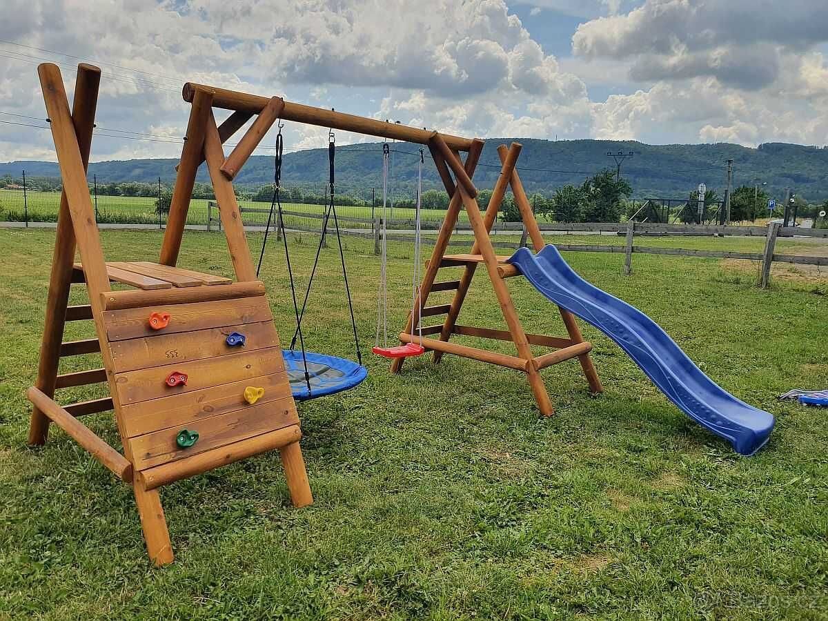 Dětské hřiště.
