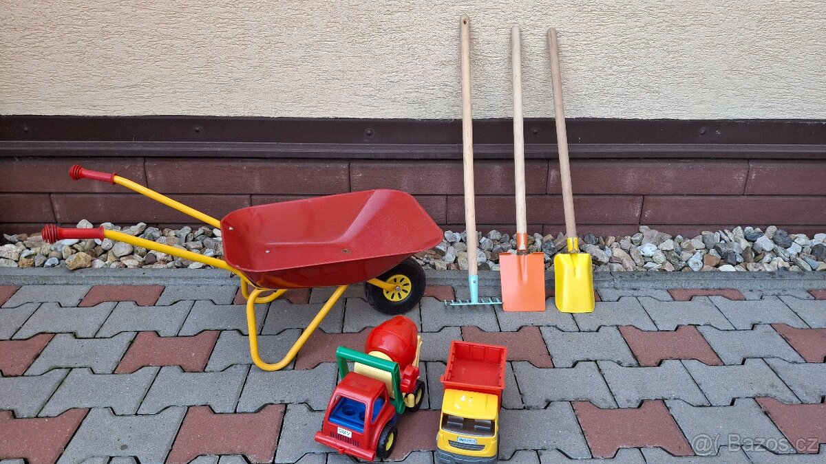 Kolečko, nářadí, auta na písek