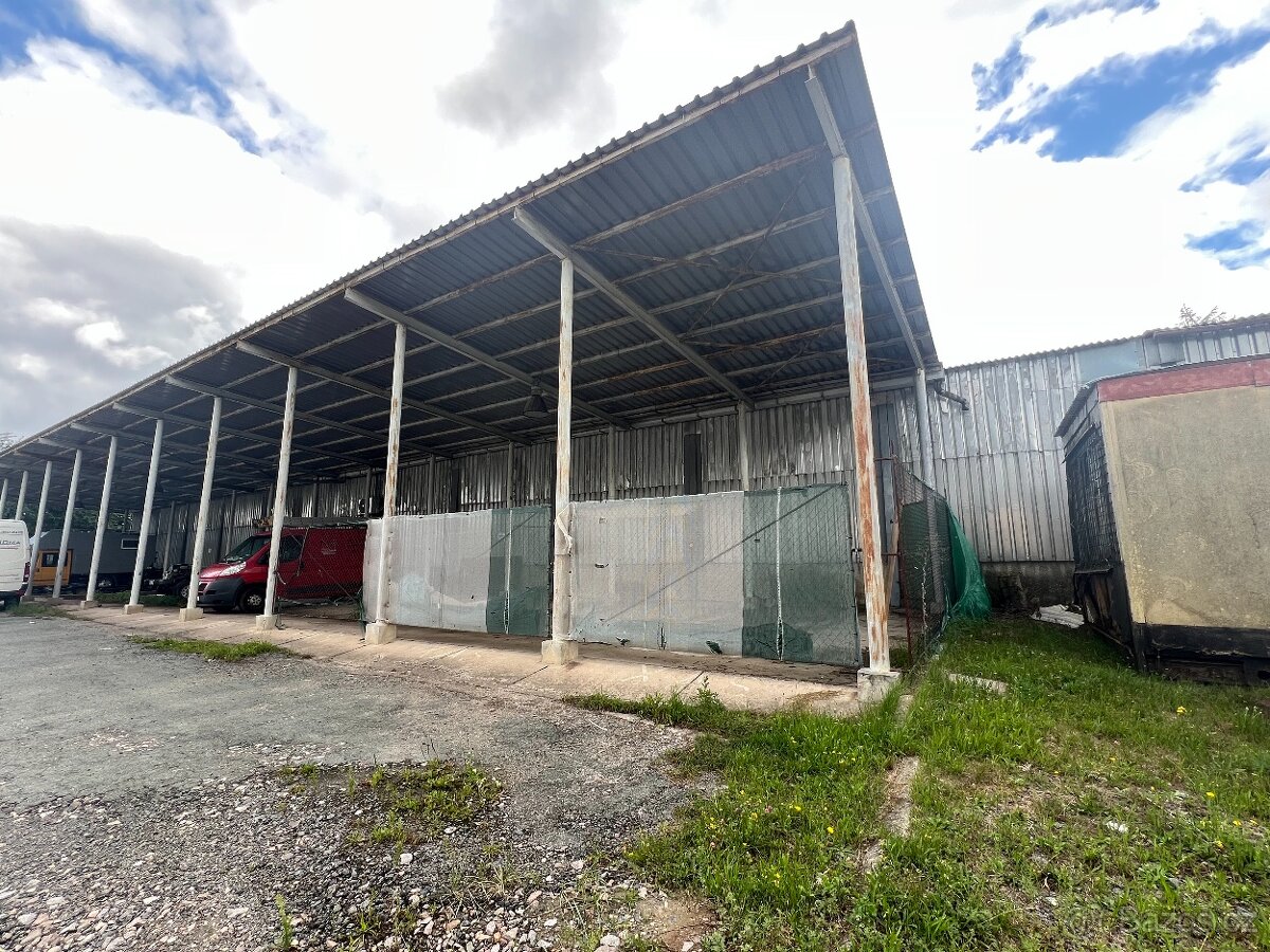 Pronájem kryté a oplocené zpevněné plochy 70 m²