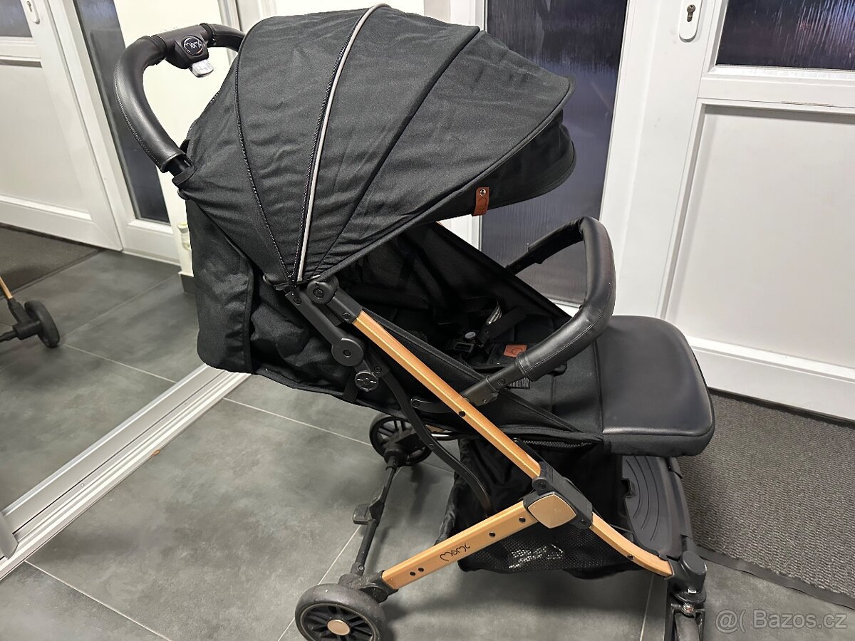 Cestovní kočárek MOMI