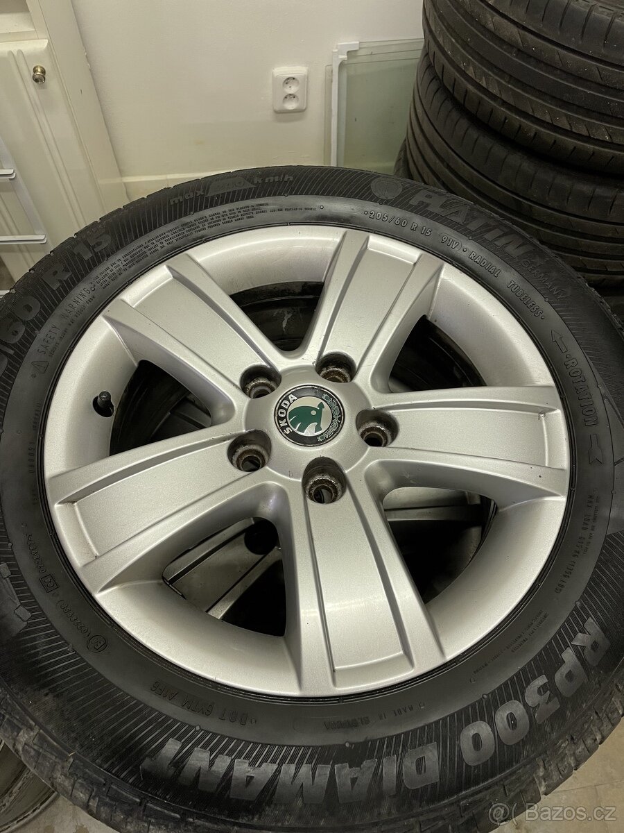 alu kola Skoda r15 letni pneu