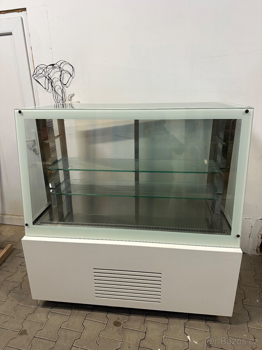 Chladící vitrína NOVá osvětlená