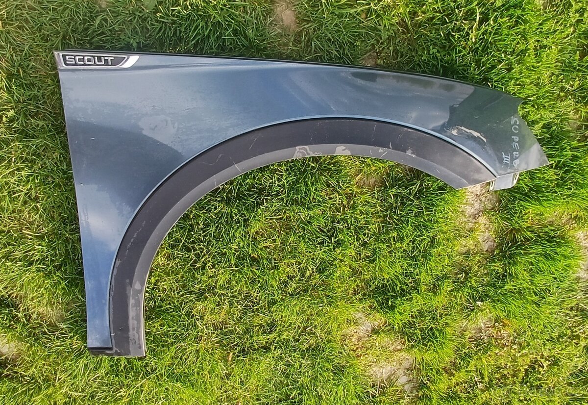 Blatnik Škoda SUPERB III Scout pravý