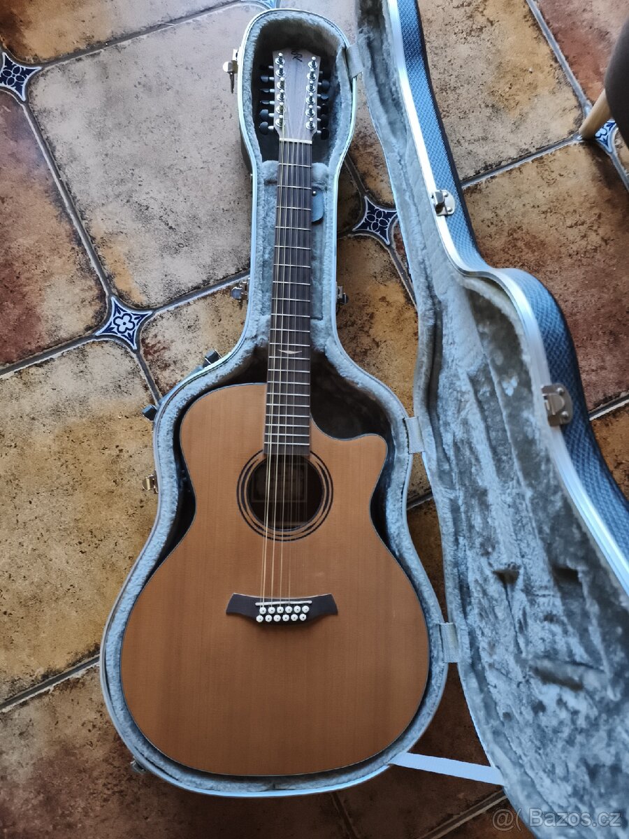 12-ti strunná kytara