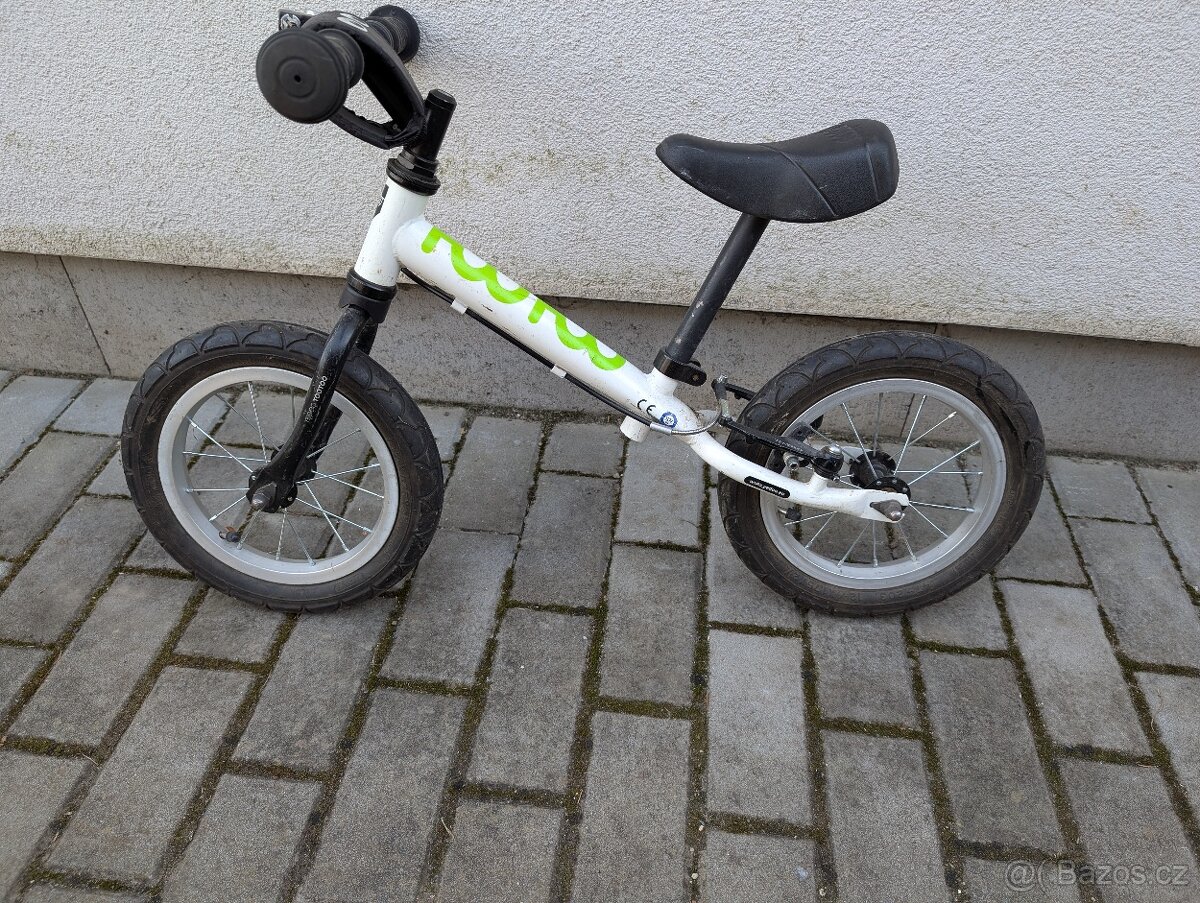 odrážedlo a koloběžka po Esterce