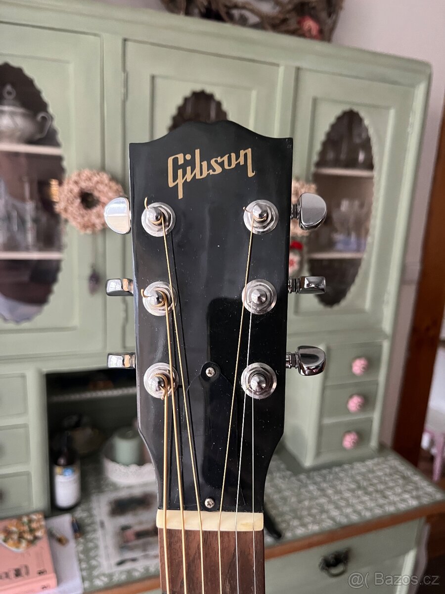 Gibson J- 15