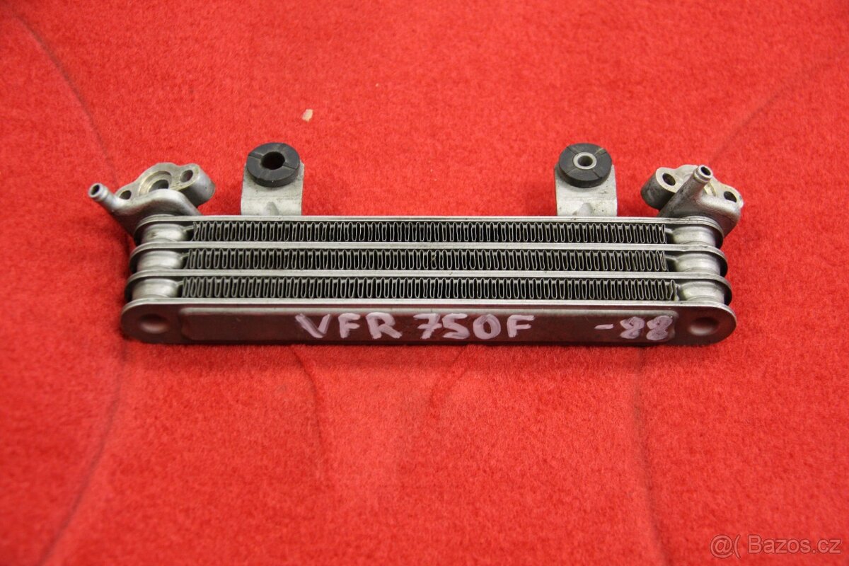 Olejový chladič VFR 750F