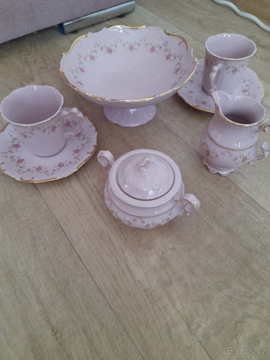 Sada růžového porcelánu