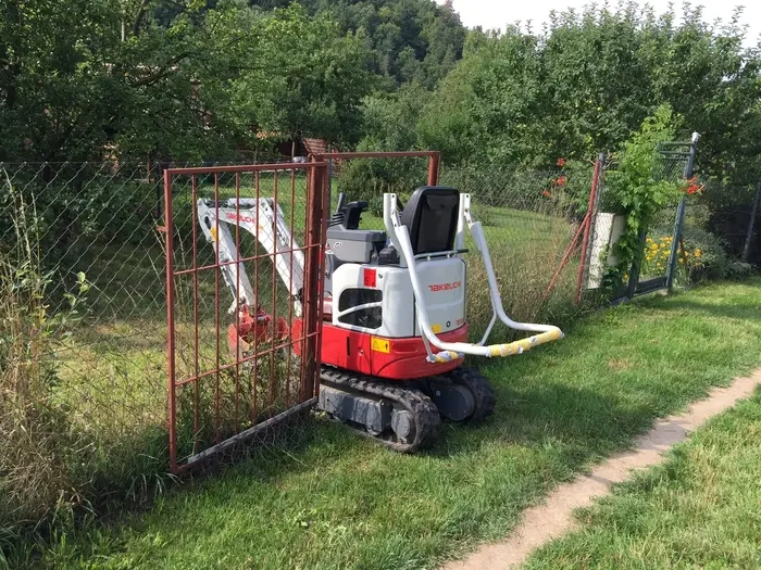 Minibagr Takeuchi TB210R