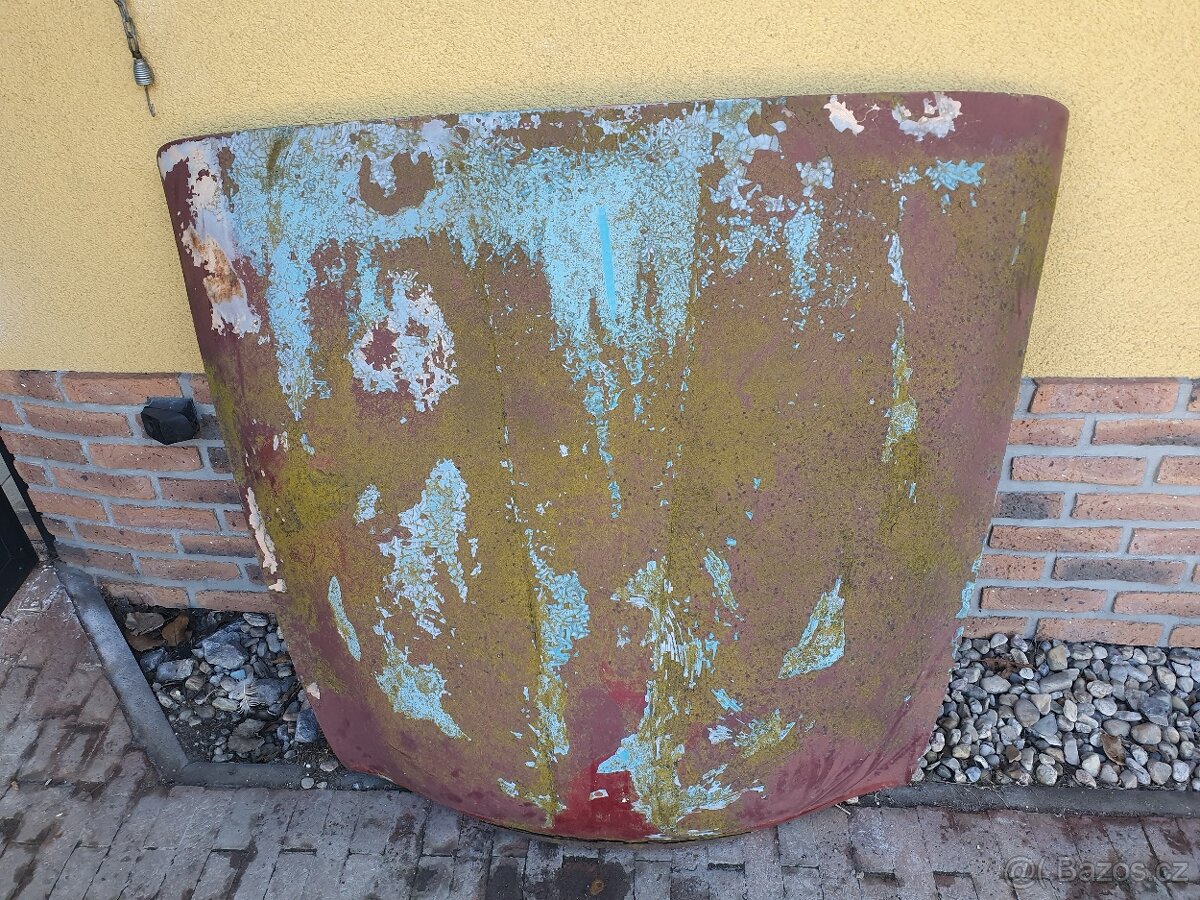 Škoda kapota