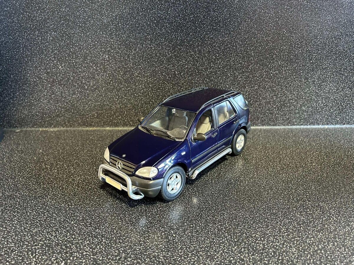 Mercedes Benz ML W163 1:18