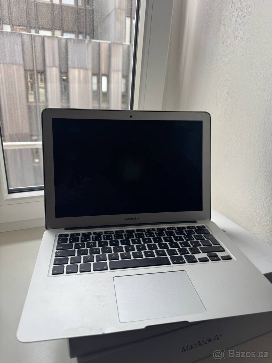 MacBook Air 13" – funkční + na díly (sleva)