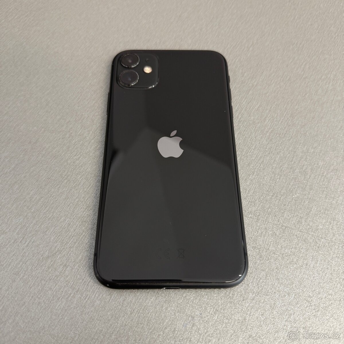 iPhone 11 64GB, 100% baterie, pěkný stav, rok záruka