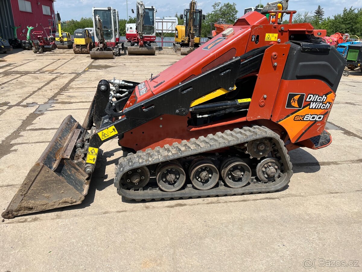Pásový mininakladač Ditch Witch SK800