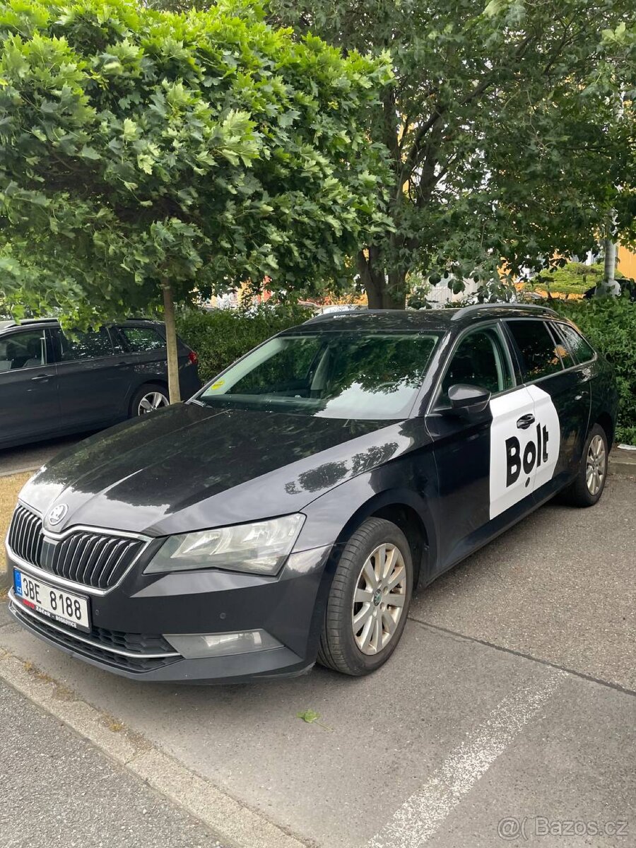 Pronájem Škoda SuperB 3 rv.2016 Automat Nafta Taxi