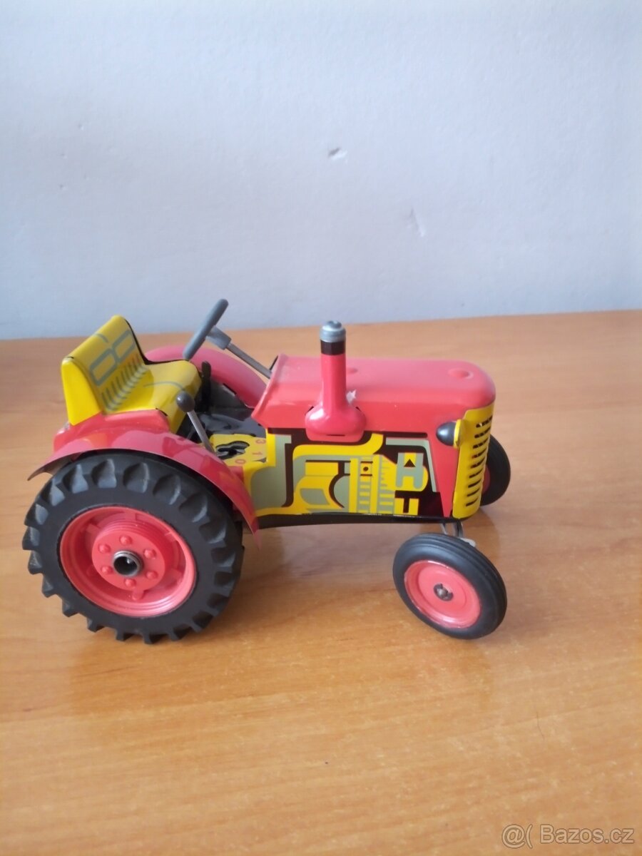 Traktor s vlekem retro - značky Kaden