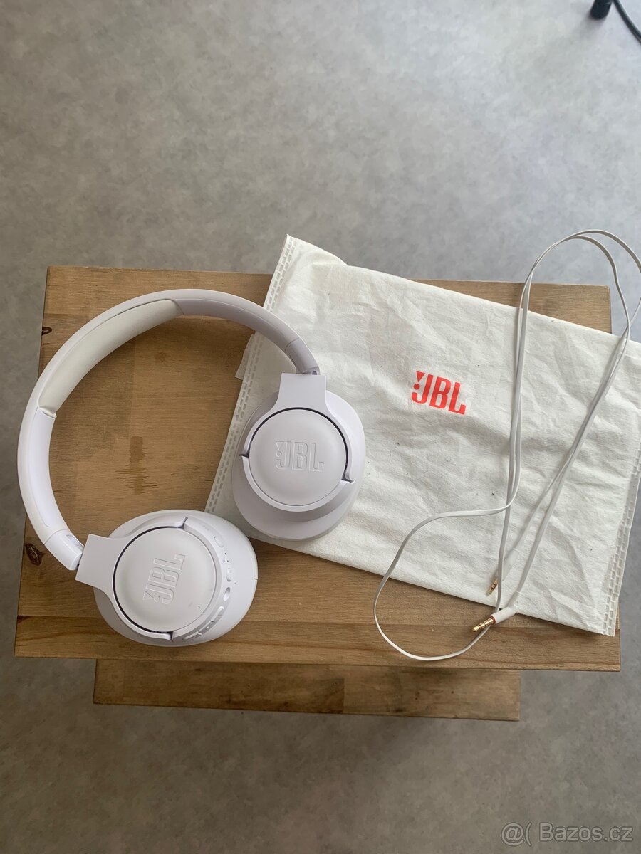 Sluchatka JBL Tune 770NC
