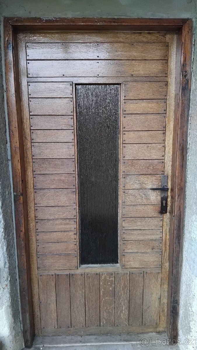 Daruji vchodové dveře