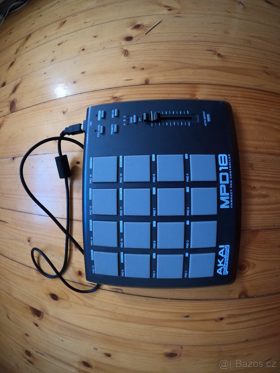 AKAI MPD18 TOP STAV