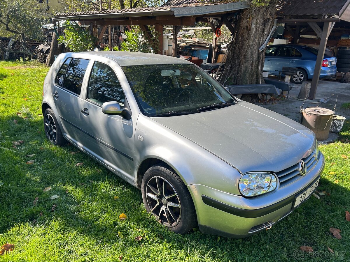 Volkswagen Golf IV 1.6 77kW rv.2004 na díly/opravu