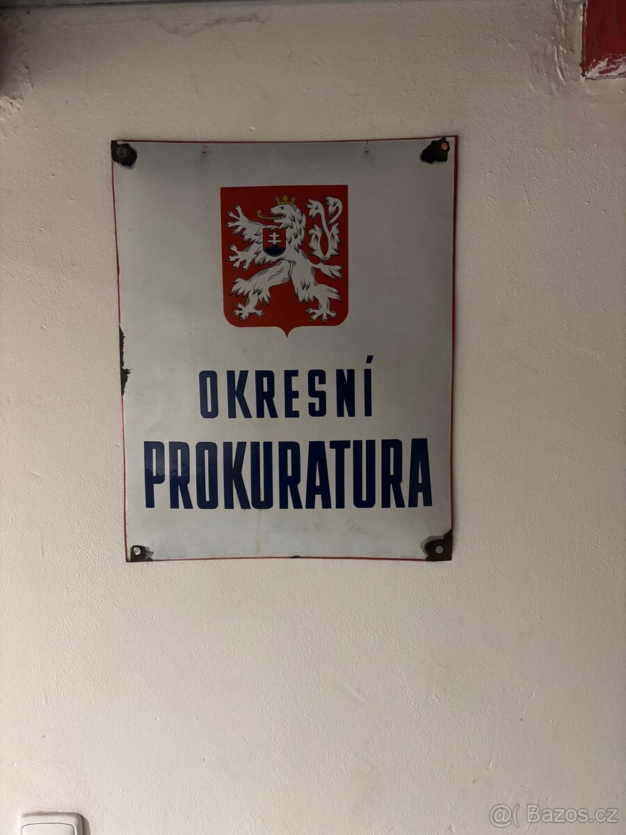 Smaltovaná cedule OKRESNÍ PROKURATURA