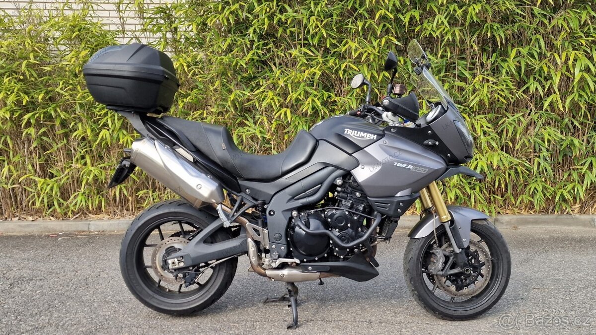 TRIUMPH TIGER 1050