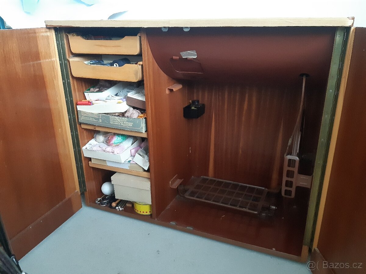 Minerva šicí stroj