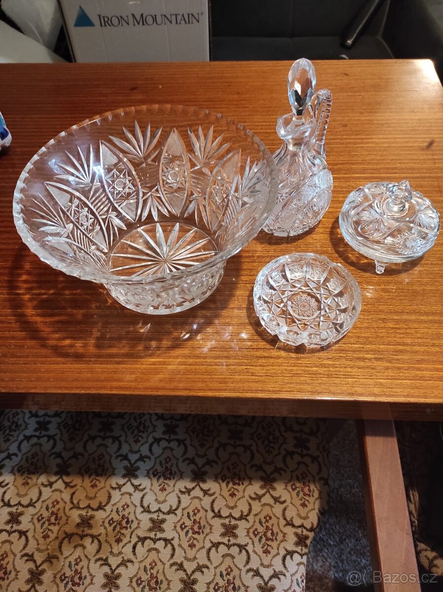 Sada broušeného skla