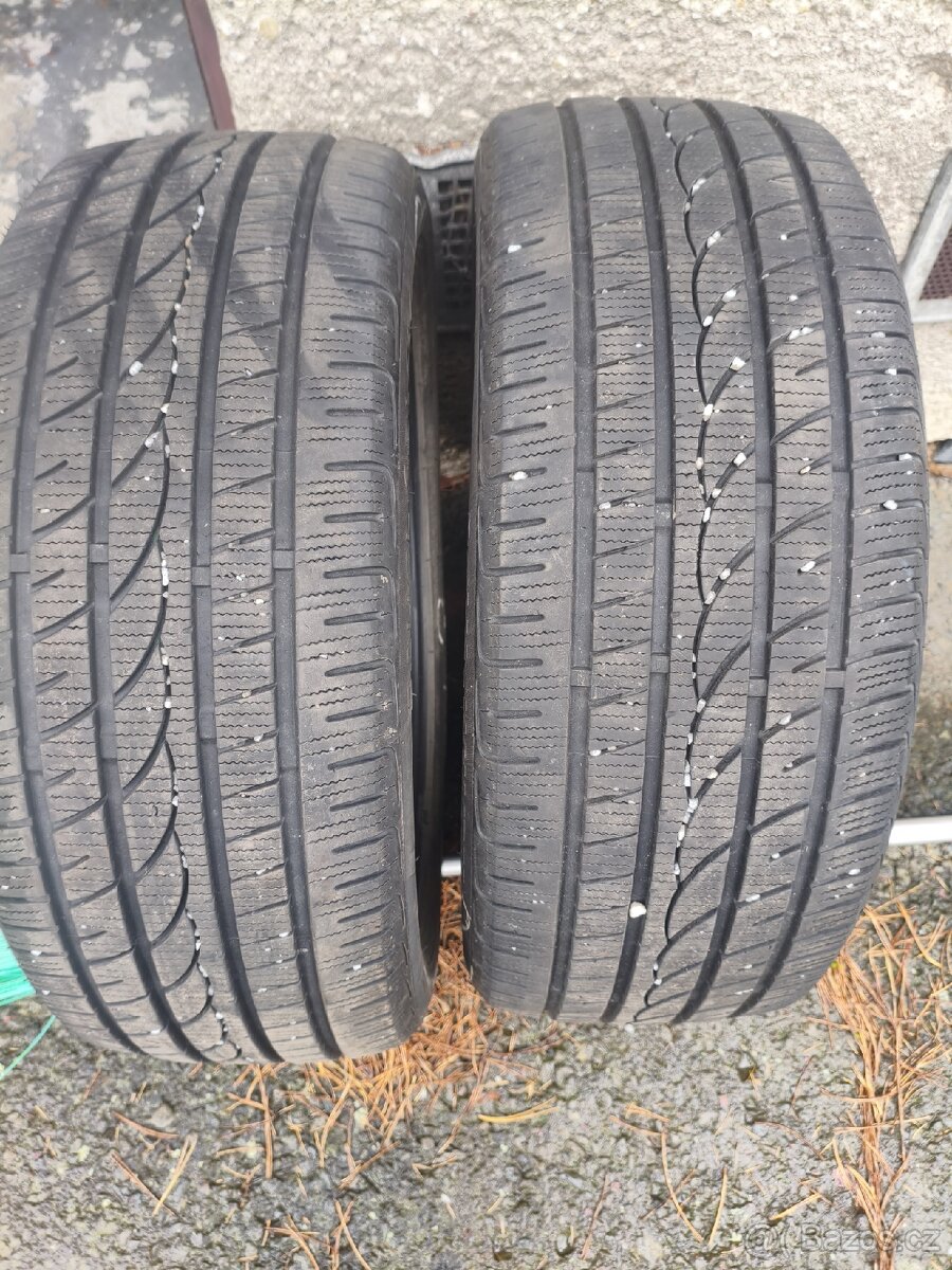 Zimní pneu 215/50/17 Hyundai i40