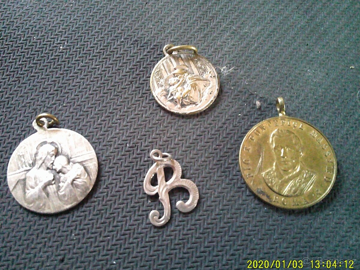 Stříbrné starožitné svatostky + bronzová