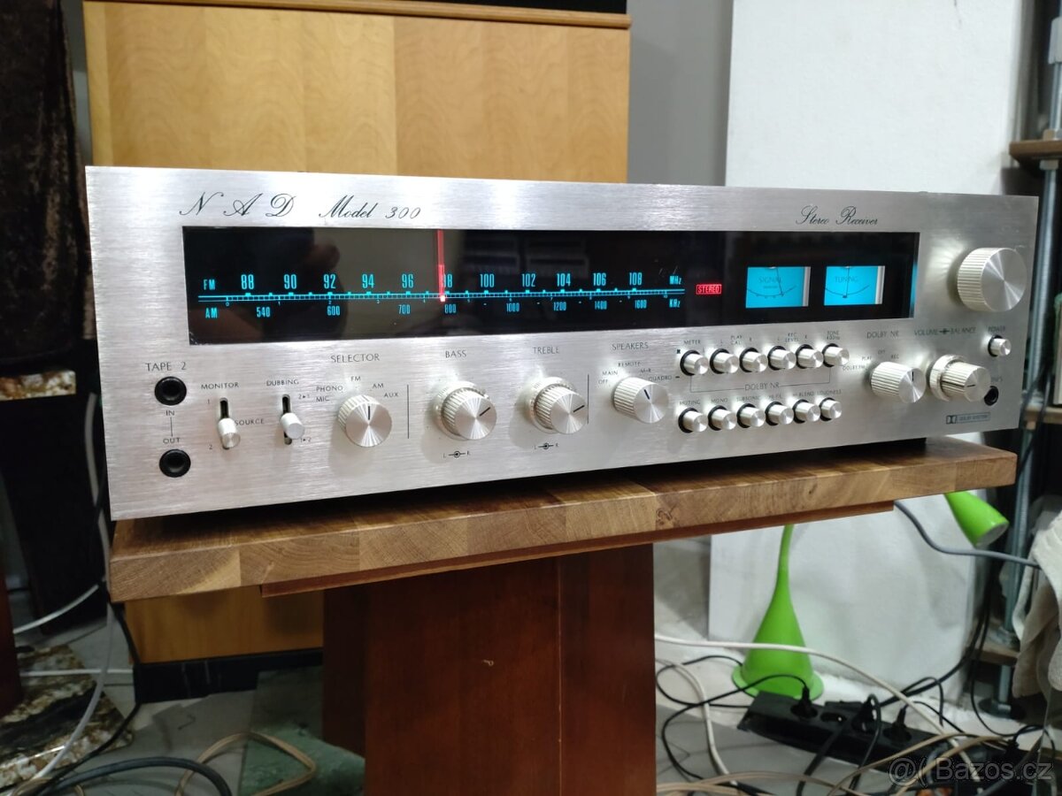 receiver NAD model 300