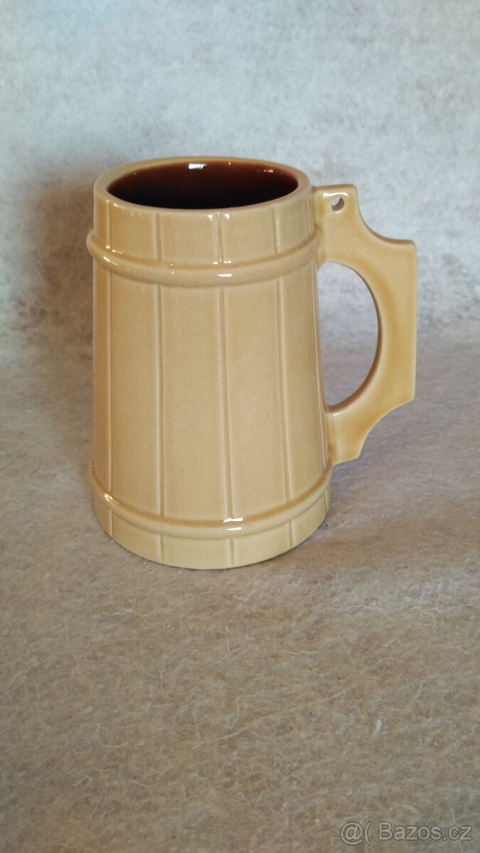 Pivní korbel keramický