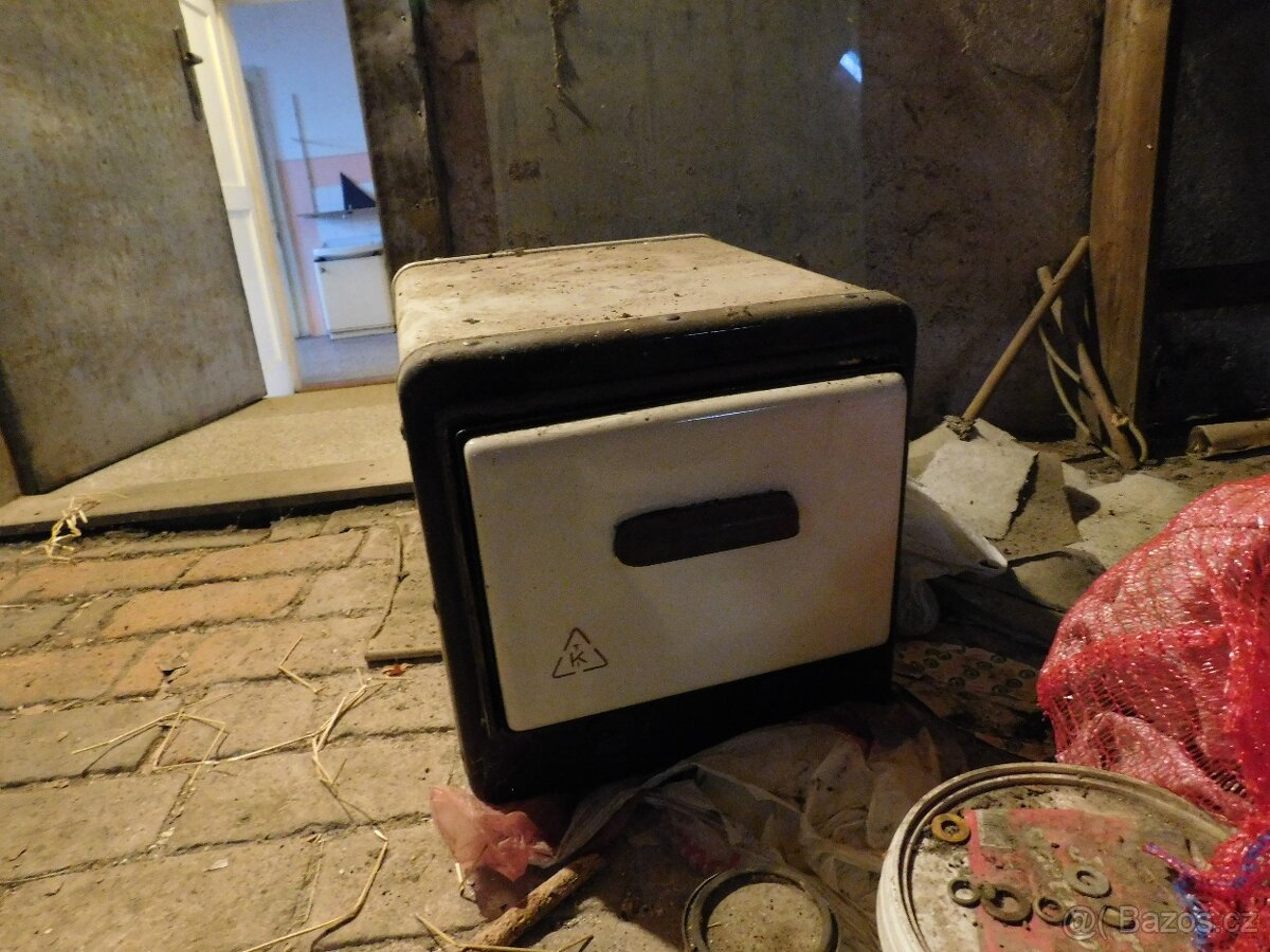 Stará pečící trouba