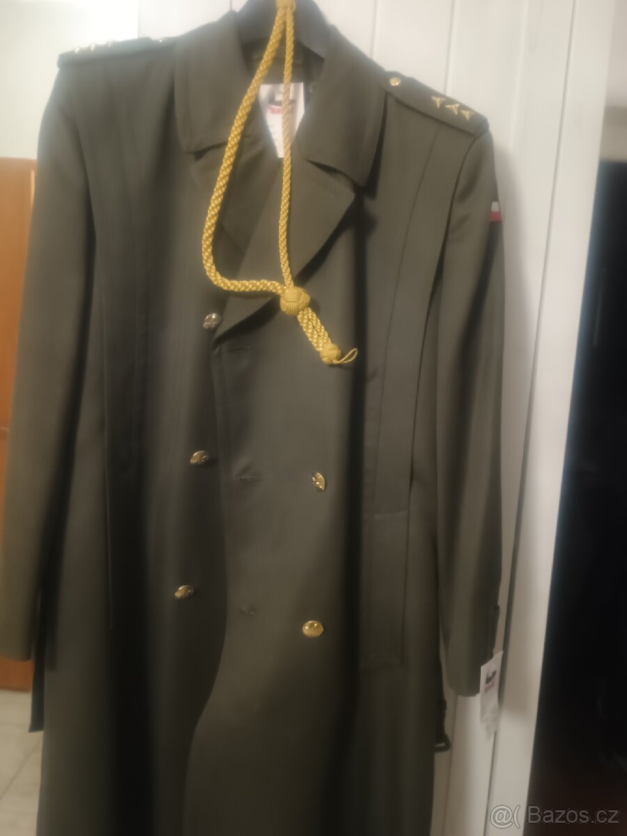 Slavnostní vojenská uniforma