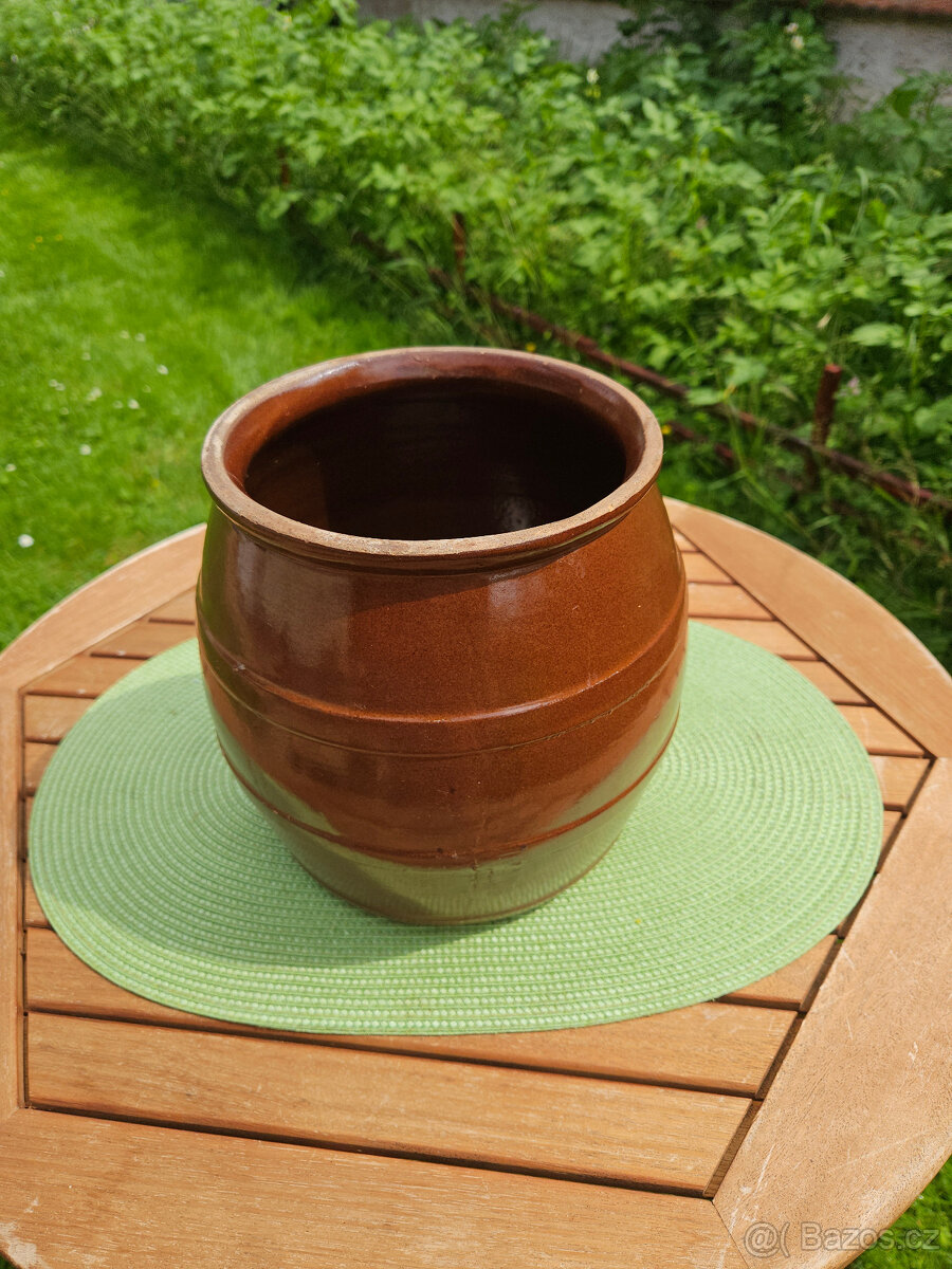 prodám soudek z kameniny za 300KČ..výška 20cm